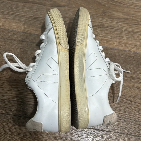 Veja white sneakers - Picture 5 of 9